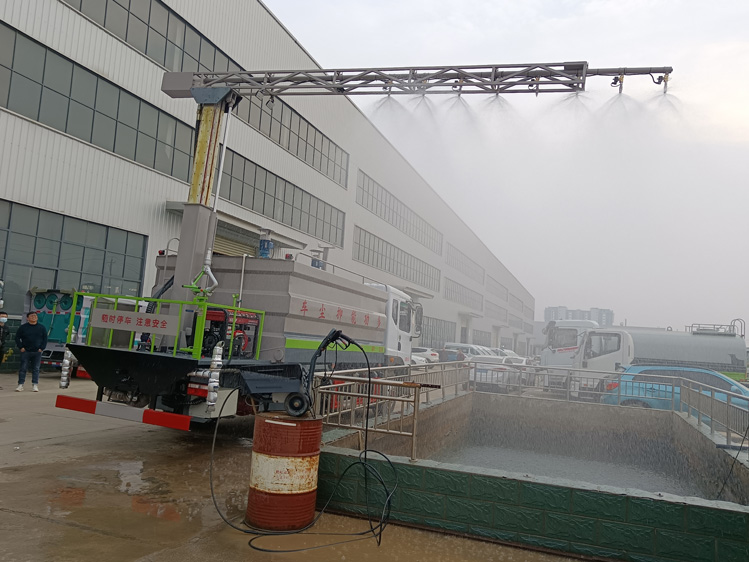 東風(fēng)D9自動(dòng)噴淋鐵路抑塵車-12噸自動(dòng)感應(yīng)噴灑_大同煤場抑塵灑水車_運(yùn)煤抑塵劑固化劑噴灑