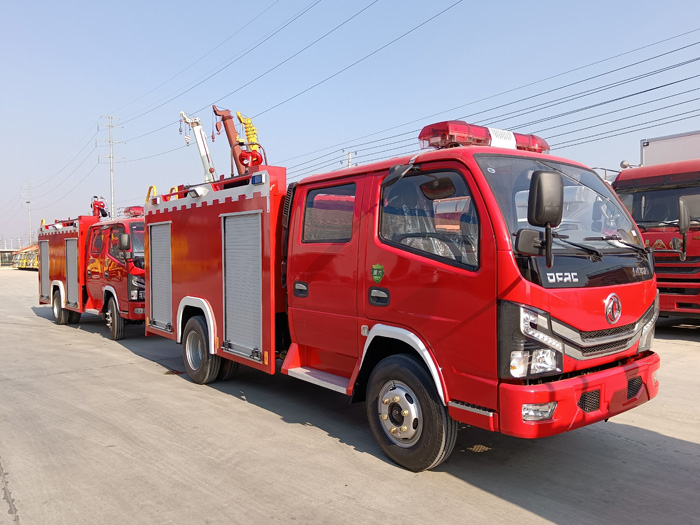 5噸消防灑水車多少錢_物業(yè)工廠小區(qū)消防車_1.5-3.5噸水罐消防車現(xiàn)車價格