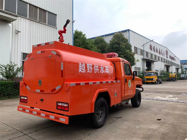 森林巡邏消防車_越野消防灑水車_內(nèi)蒙古遼寧_山區(qū)林場草原消防救火車_北汽勇士四驅(qū)森林防火指揮車