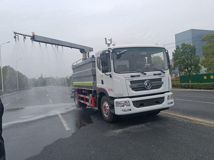 東風D9免稅的鐵路抑塵車--12噸降塵灑水車_呂梁煤炭抑塵劑噴灑車-降塵灑水車_裝卸煤炭防塵車