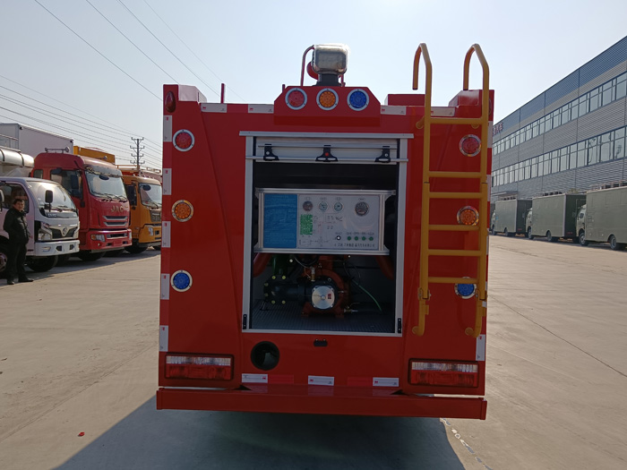 5噸消防灑水車多少錢_商業(yè)區(qū)倉庫消防車_2.5-5噸泡沫消防車現(xiàn)車報(bào)價(jià)