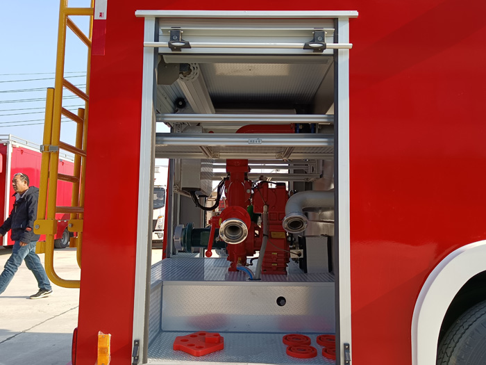 5噸消防灑水車多少錢_物業(yè)工廠小區(qū)消防車_1.5-3.5噸水罐消防車現(xiàn)車價格
