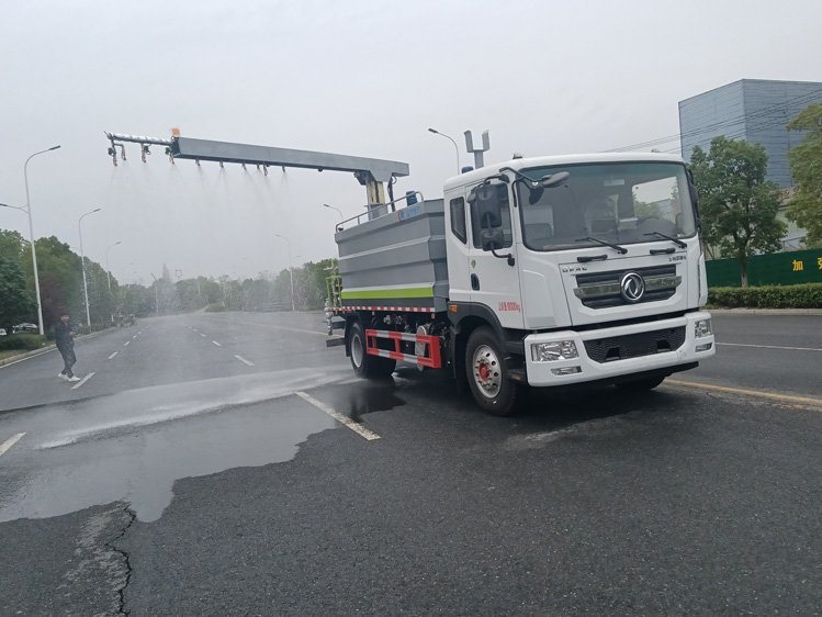 東風(fēng)D9旋轉(zhuǎn)伸縮臂鐵路抑塵車-程力12方煤炭運(yùn)輸降塵_大同煤場(chǎng)抑塵灑水車_運(yùn)煤抑塵劑固化劑噴灑